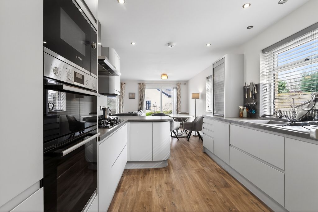 Property photo 3 of 33