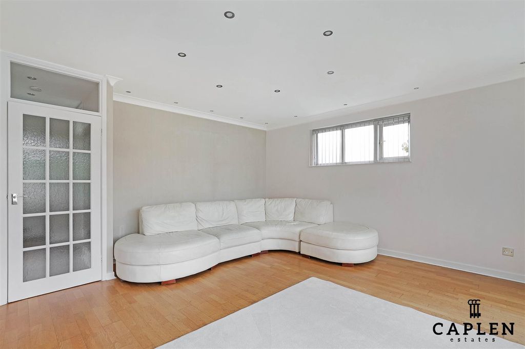 Property photo 3 of 11 Img_8407.Jpg