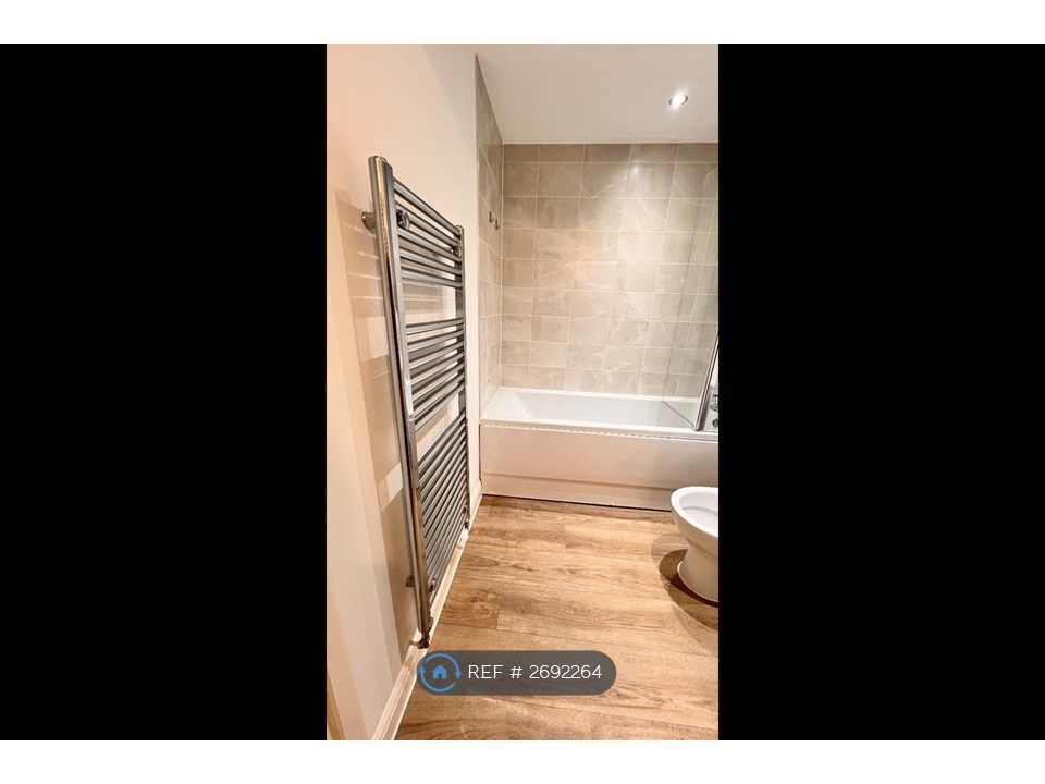 Property photo 2 of 20 Bathroom