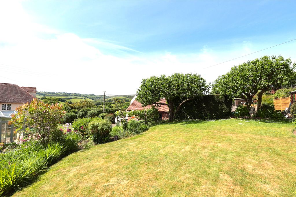 Property photo 2 of 29 Picture No. 25