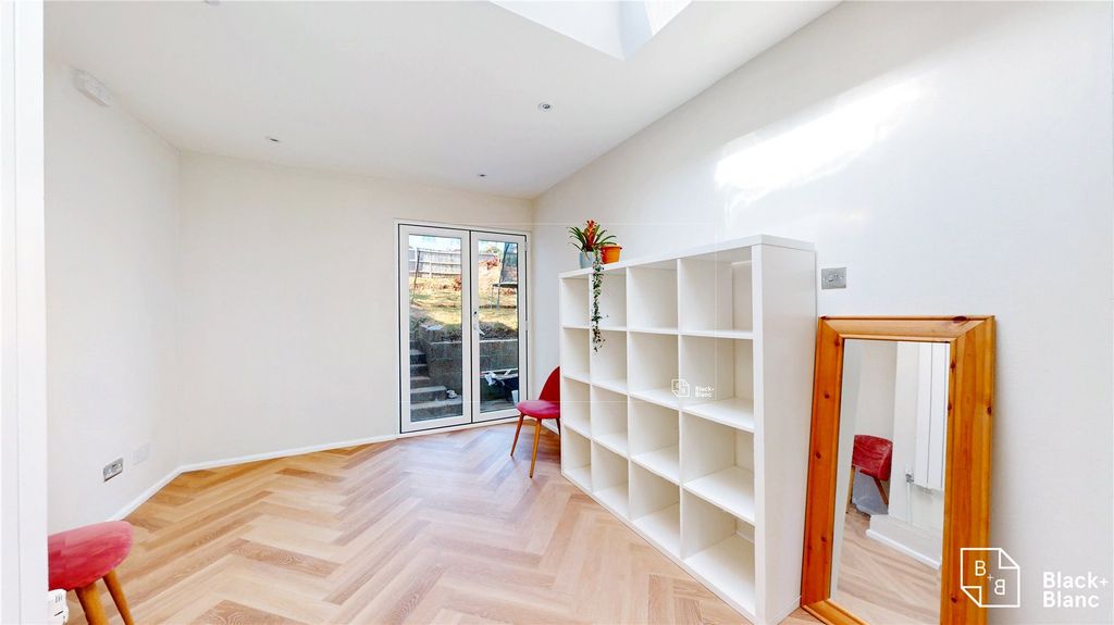 Property photo 3 of 10 Picture No. 14