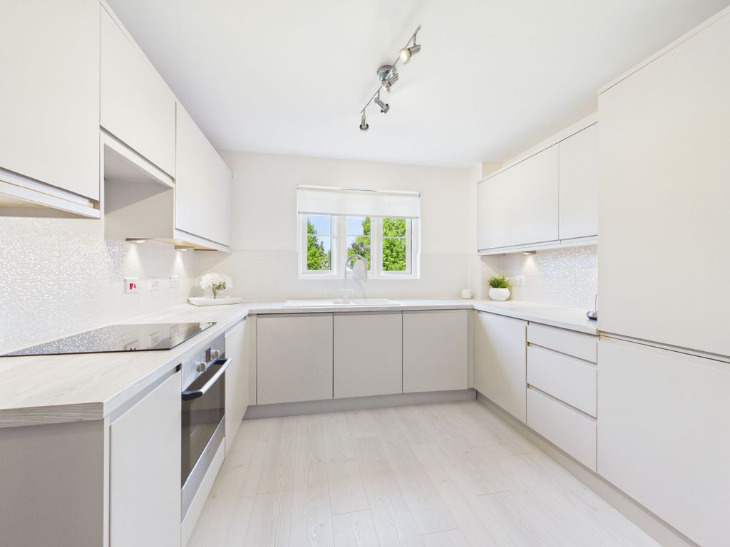 2 bed flat for salePhilips Wynd, Hamilton ML3 photo 5