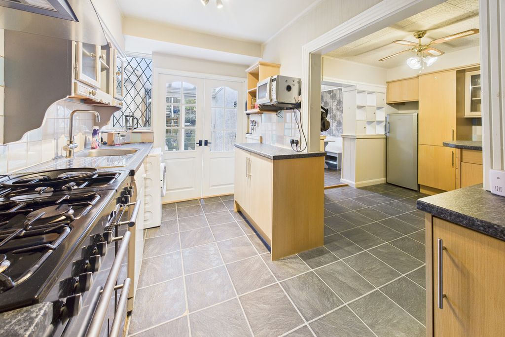 Property photo 3 of 21