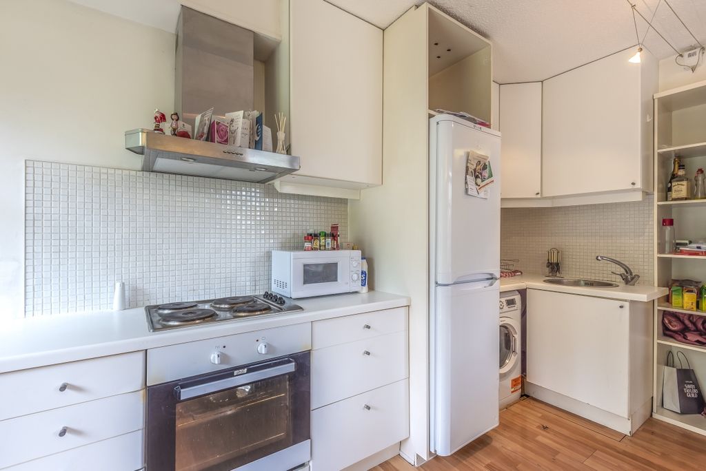 Property photo 2 of 6 Kitchen