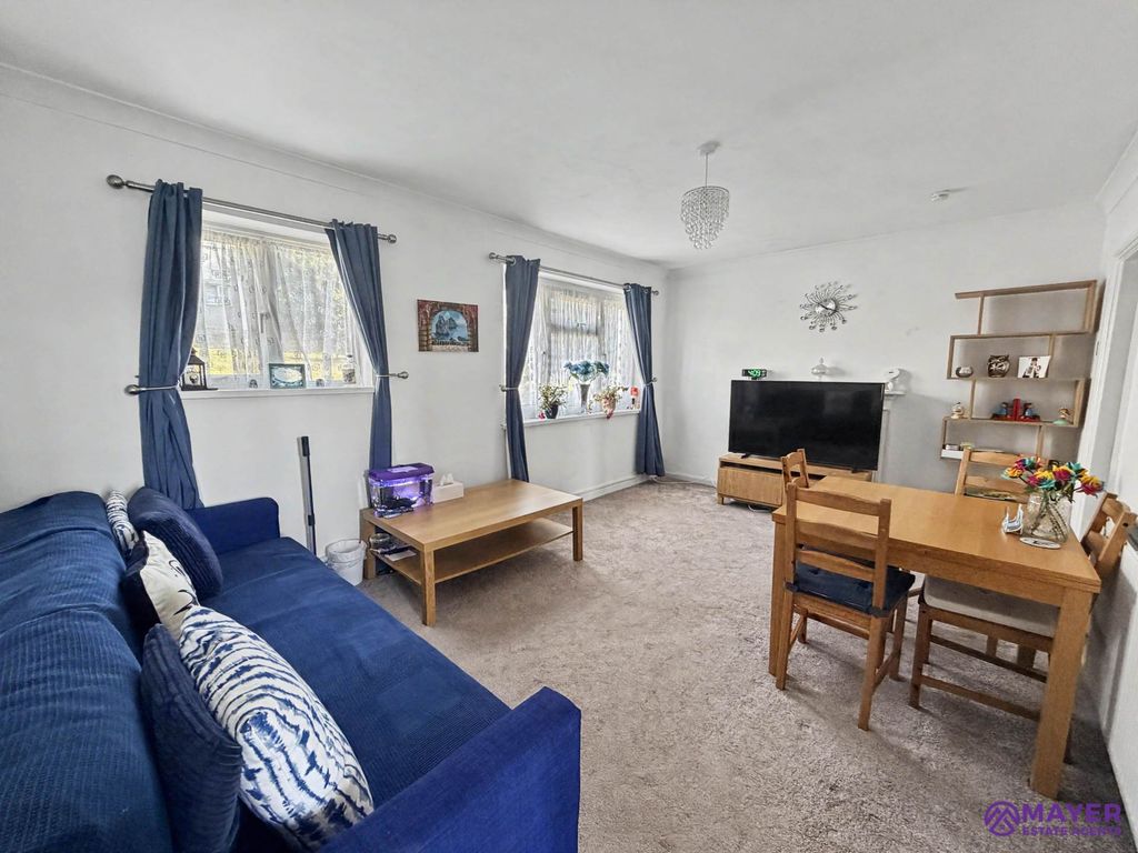 Property photo 2 of 9