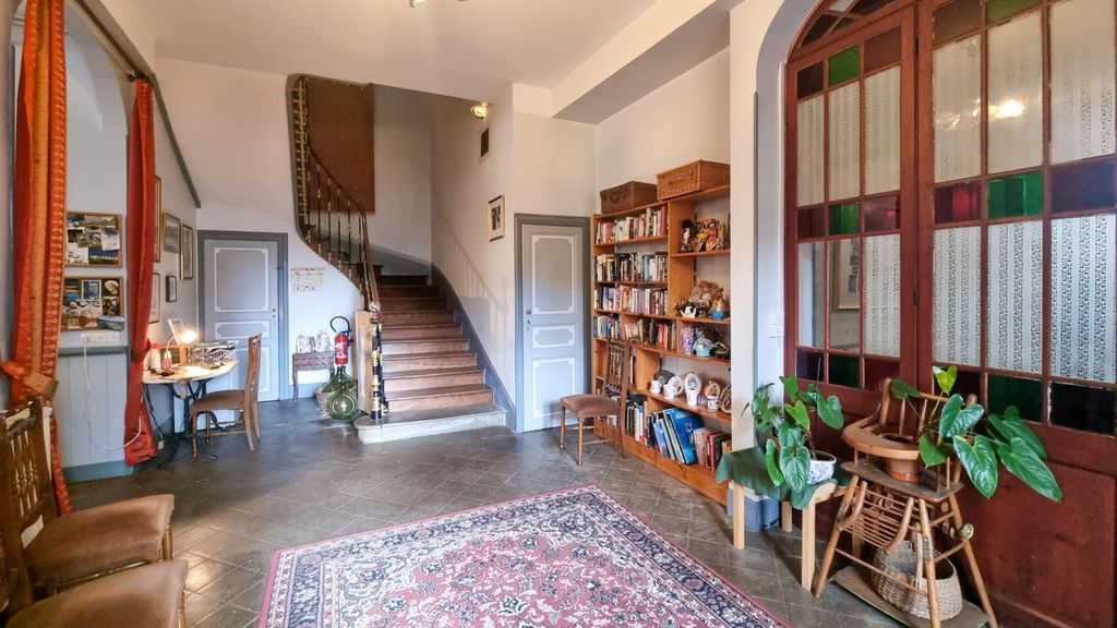 Property photo 3 of 18