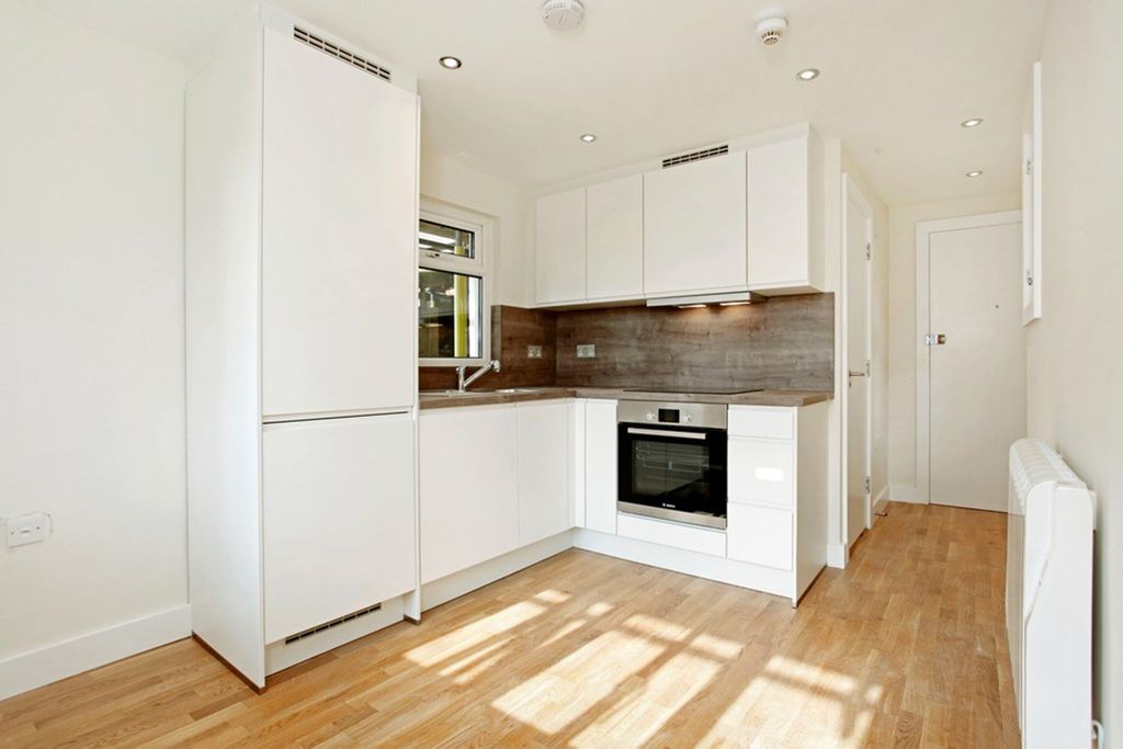 Property photo 2 of 10 Kitchen