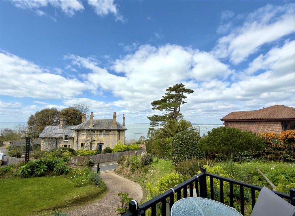 Property photo 2 of 20