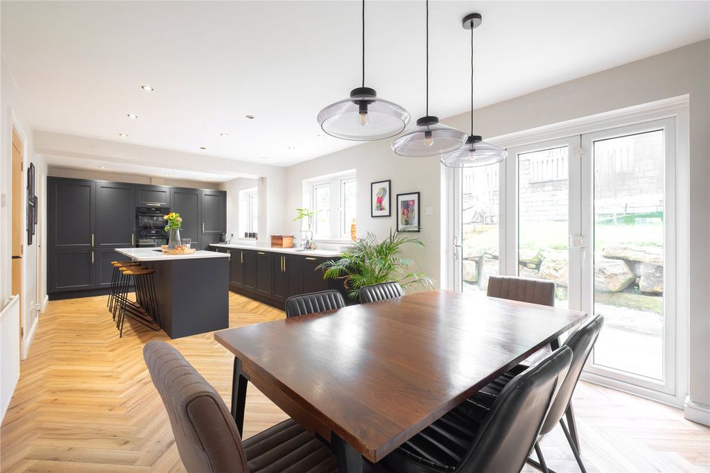 Property photo 3 of 21 Dining Kitchen