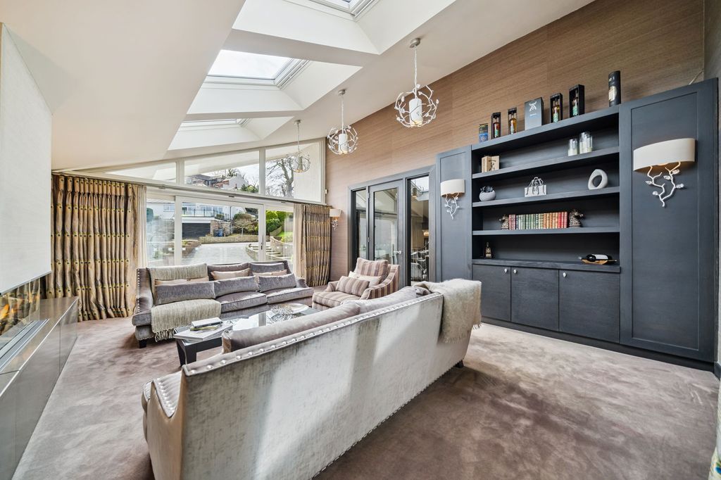 Property photo 3 of 51