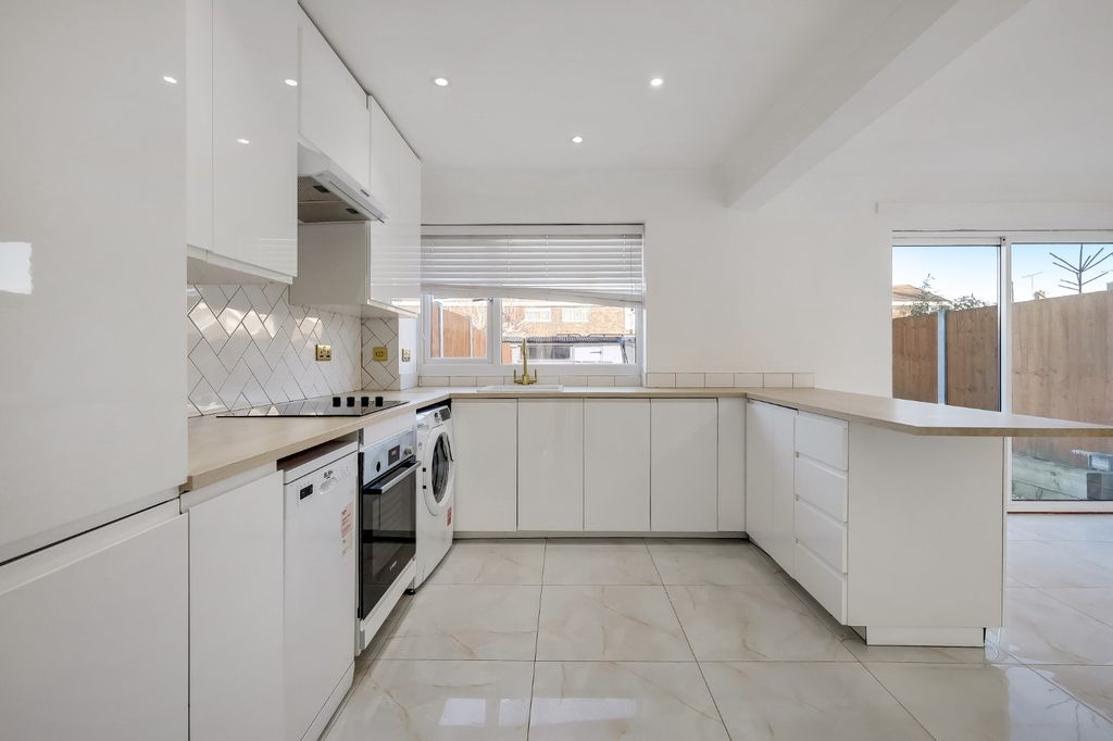 Property photo 3 of 12 4775866