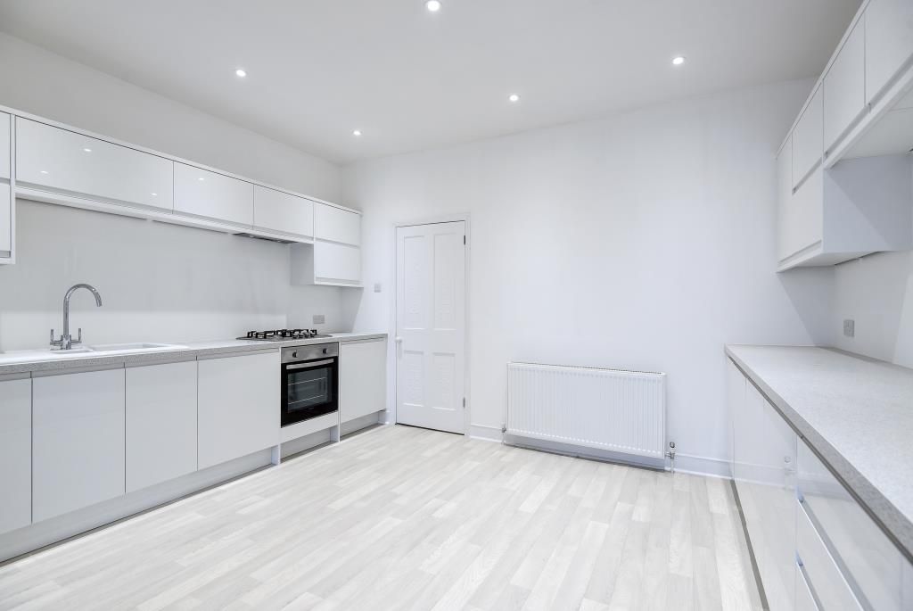 Property photo 1 of 10 Kitchen