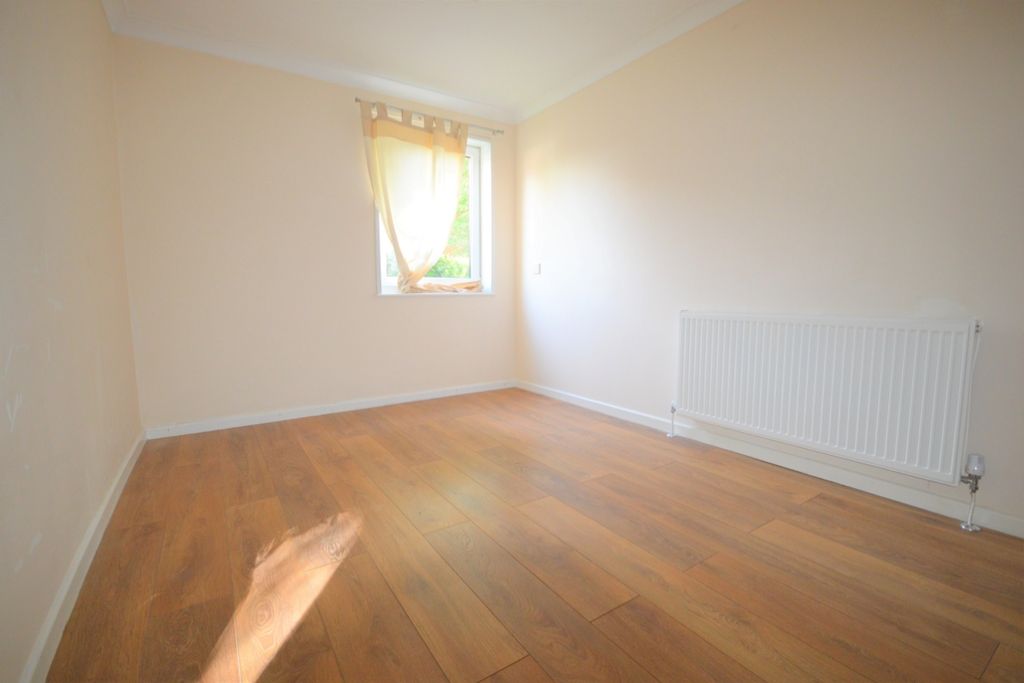 Property photo 2 of 8 2 Double Bedrooms