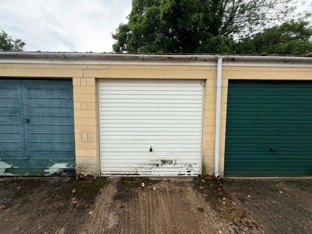 Property photo 1 of 1 Garage