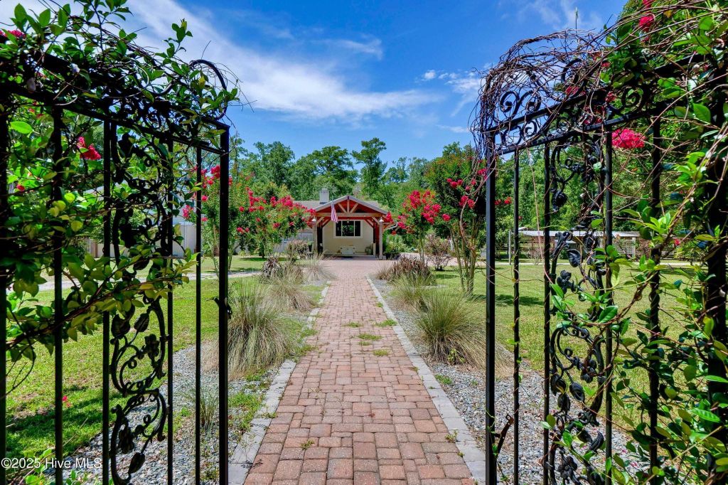 Property photo 1 of 31