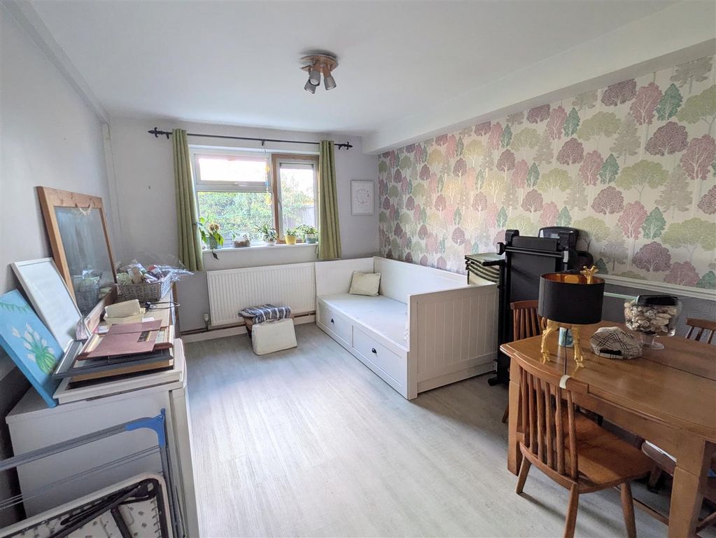 Property photo 2 of 8 Lounge