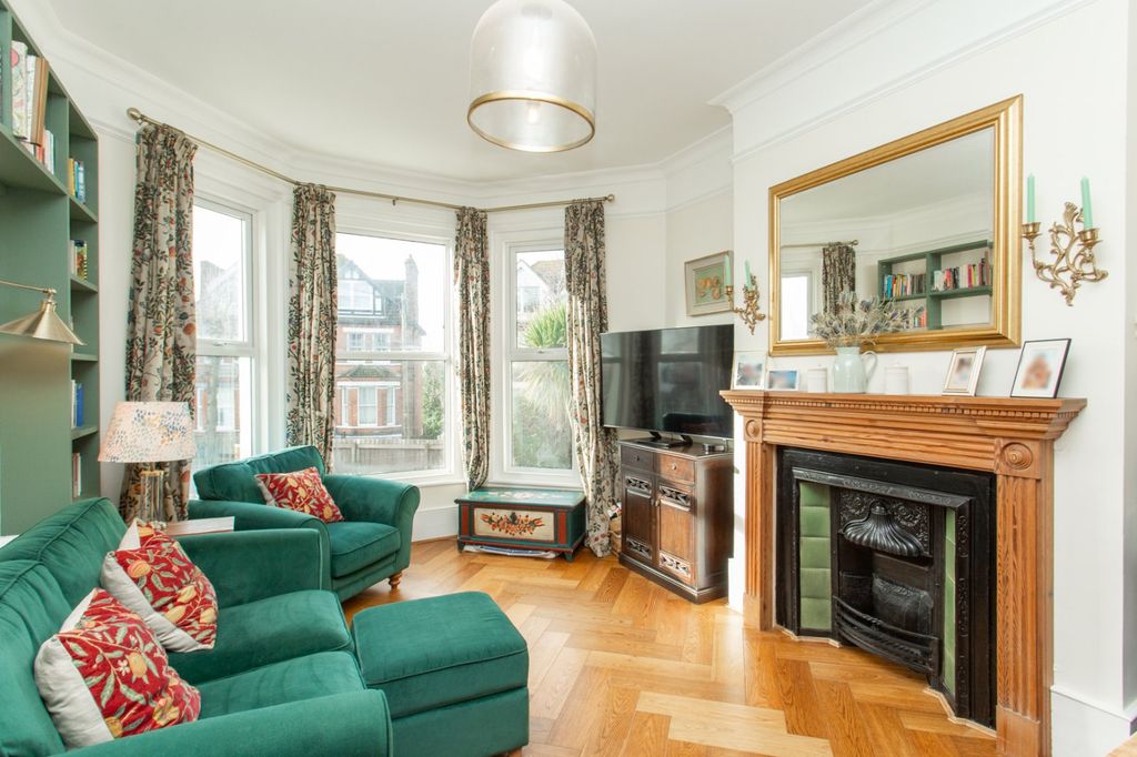 Property photo 2 of 19 Picture 2