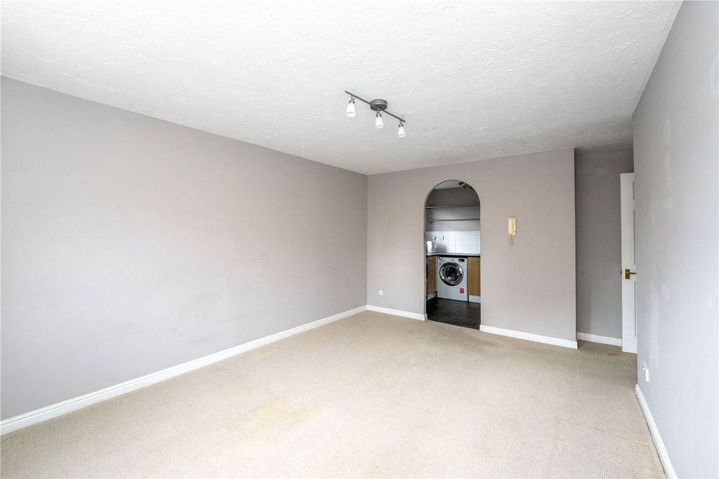 Property photo 3 of 9 Picture No. 12