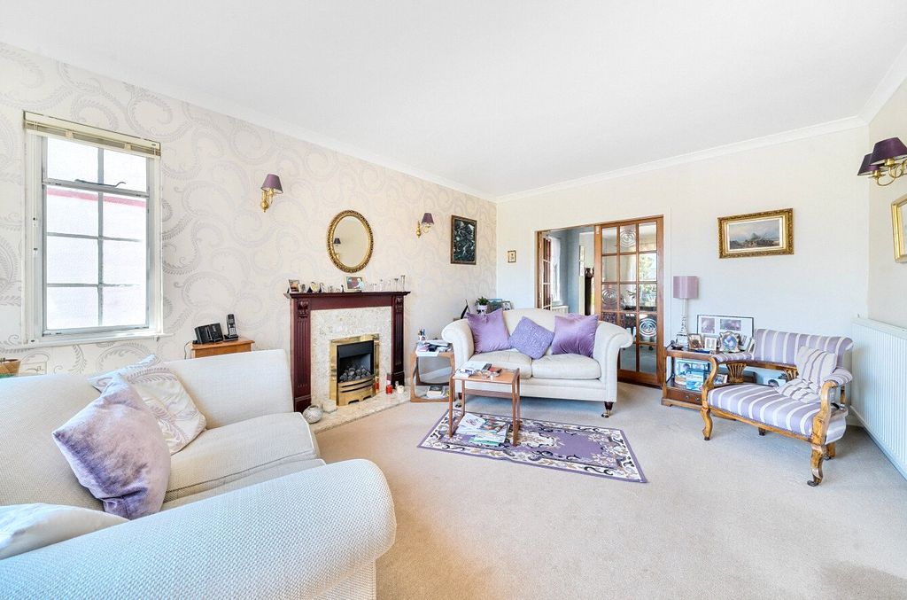 Property photo 3 of 11 Sitting Room