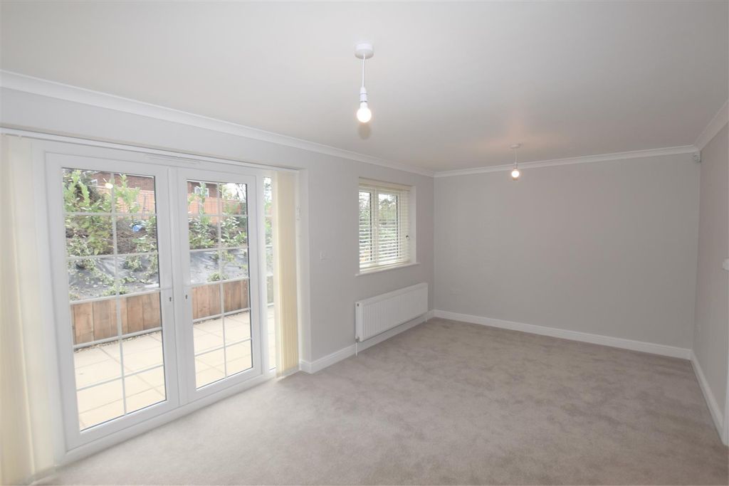 Property photo 2 of 6 Flat 2, 49 Cressingham - Oct 2019 (5).Jpg