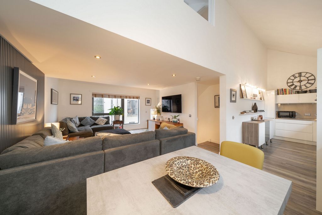 Property photo 3 of 31 Photo 11