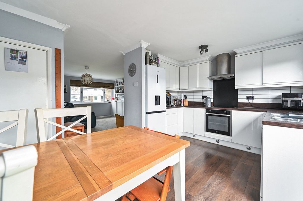 Property photo 2 of 22 Picture No. 17