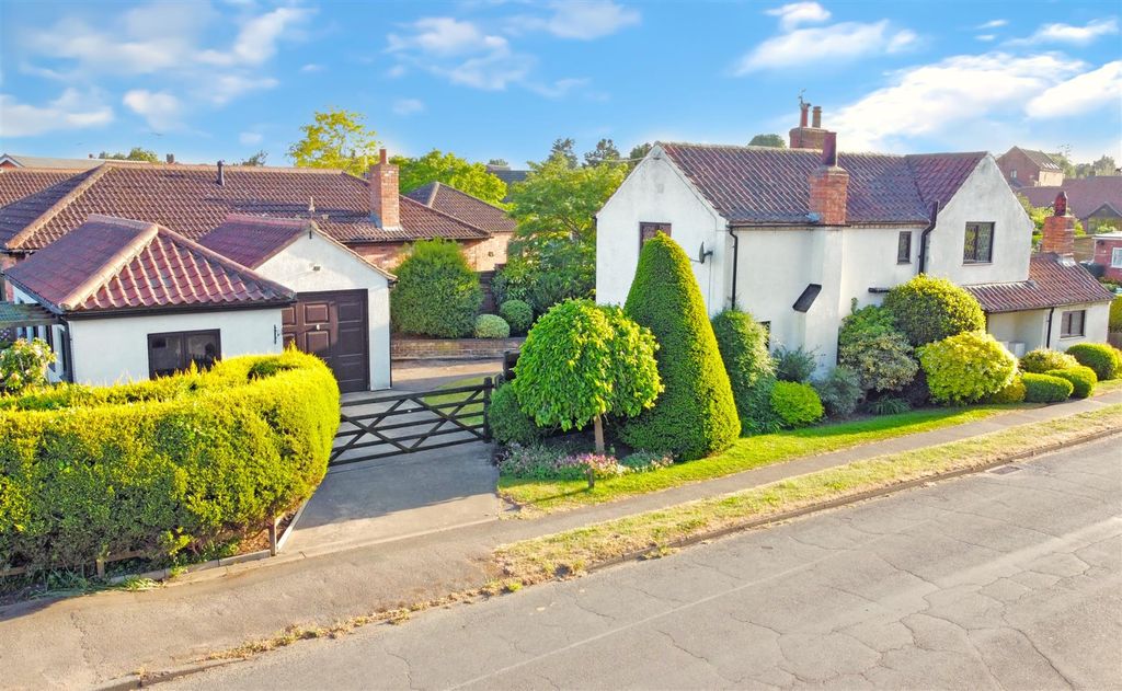 Property photo 1 of 24 Elevated Front Aspect 462