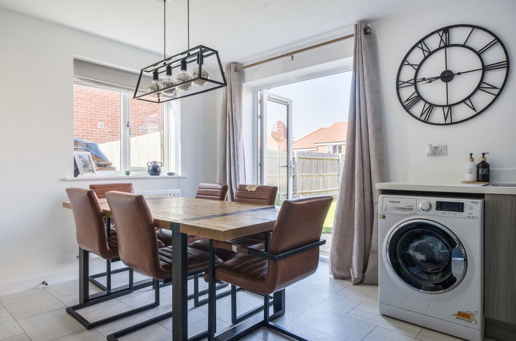 Property photo 2 of 11 1468304-13-6A15d1...