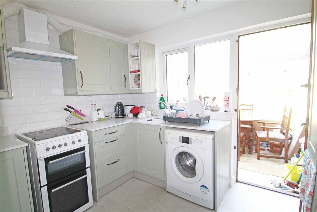 Property photo 3 of 14 Kitchen