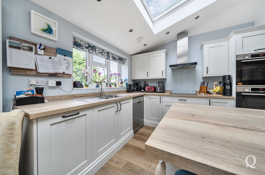 Property photo 2 of 21 96A33d52-c31c-4d2...