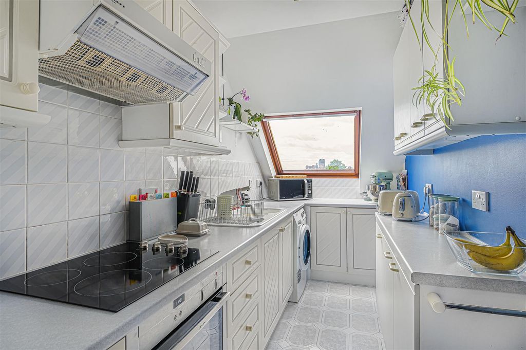 Property photo 2 of 25 Kitchen
