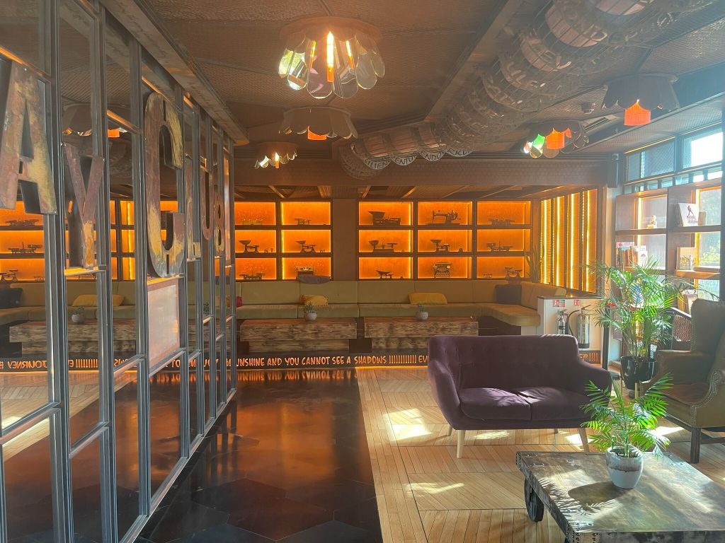 Property photo 1 of 8 Building