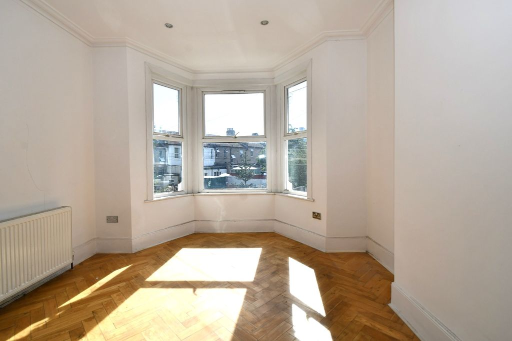 Property photo 3 of 8 4279822