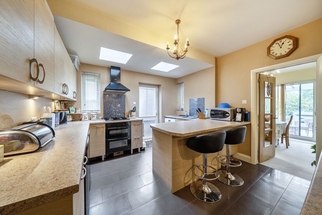 Property photo 3 of 20 1456434-8-69Fe01F...
