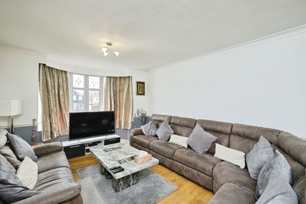 Property photo 2 of 25 Pbox-Img.Jpg