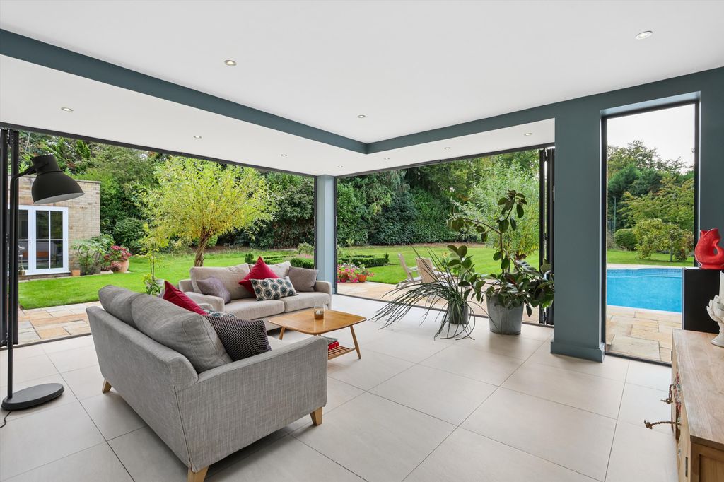 Property photo 3 of 28 Image