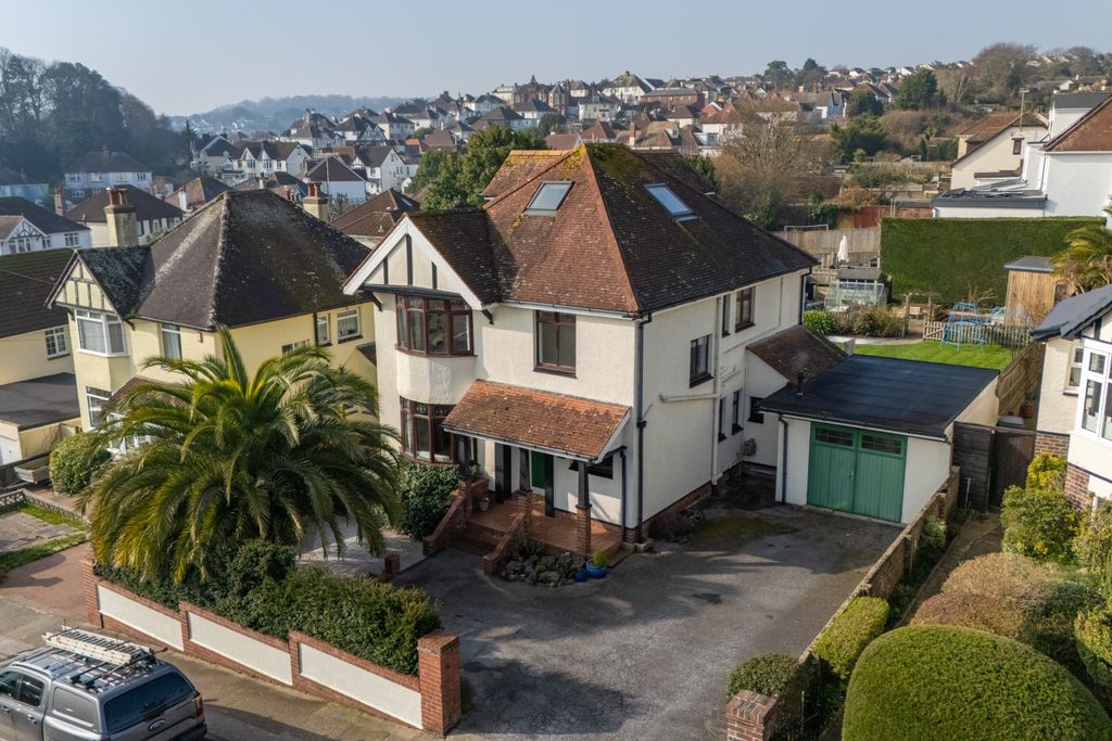 Property photo 1 of 20 A06 - 20 Laura Grove Paignton - 250305