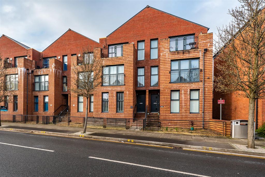 Property photo 1 of 23 External