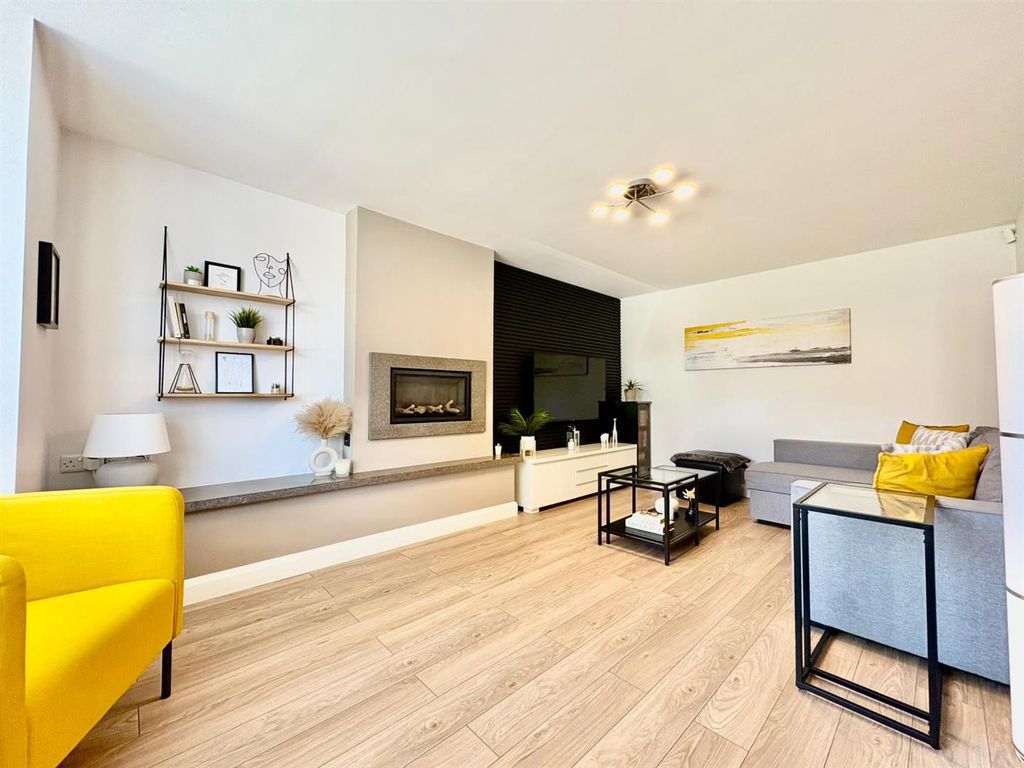 Property photo 3 of 27 Photo-2025-06-20-16-57-37 2.Jpg