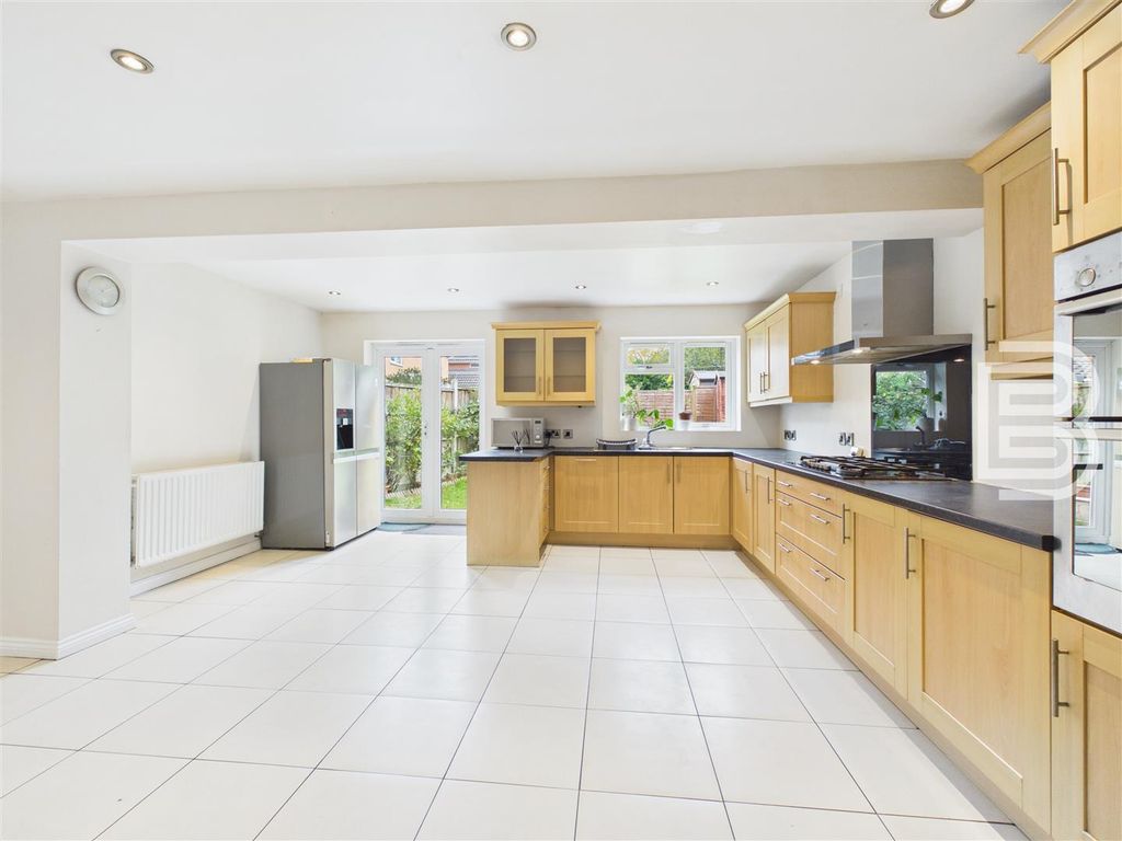 Property photo 2 of 24 Cam03823G0-Pr0256-Still016.Jpg