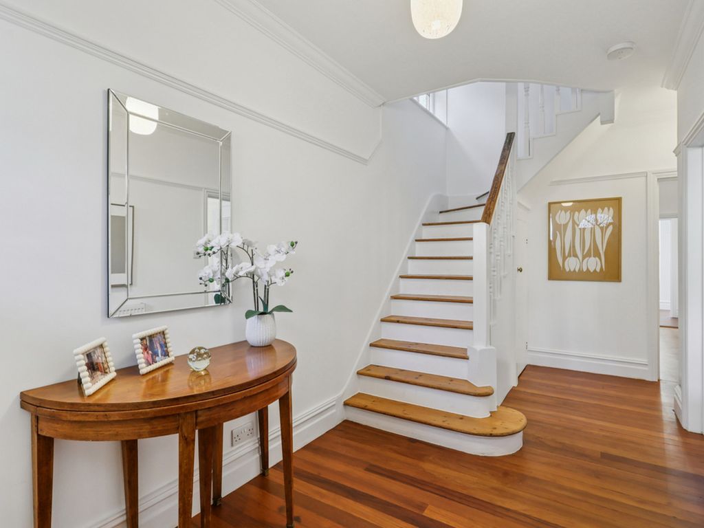 Property photo 3 of 28