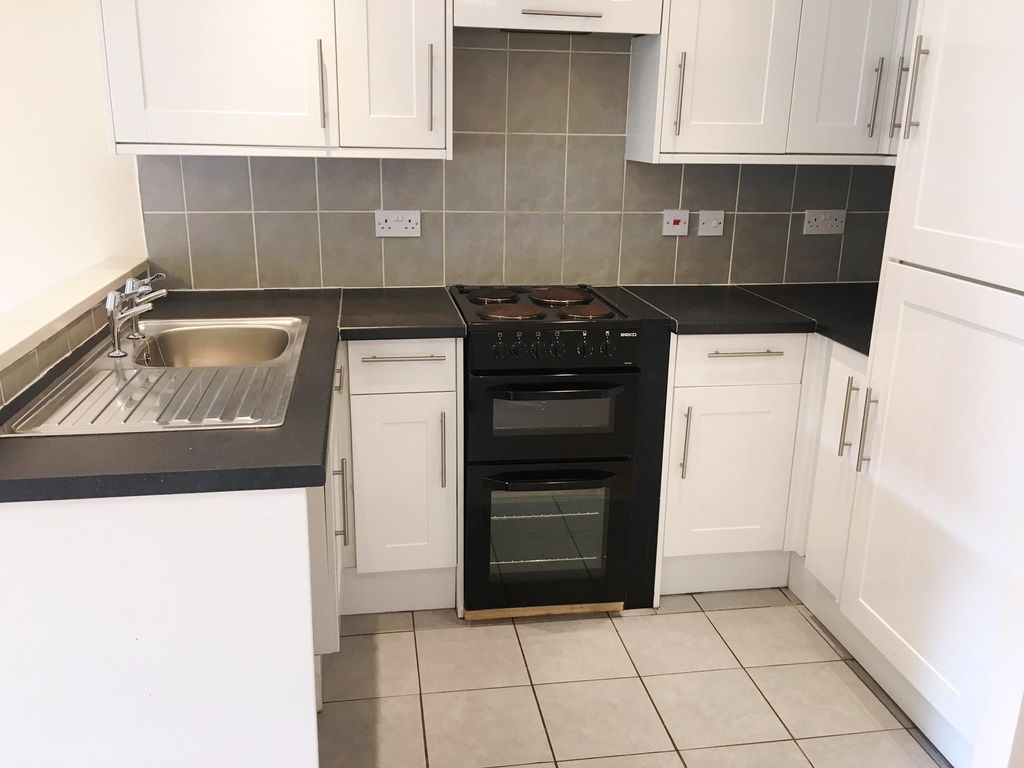Property photo 3 of 9 Kitchen