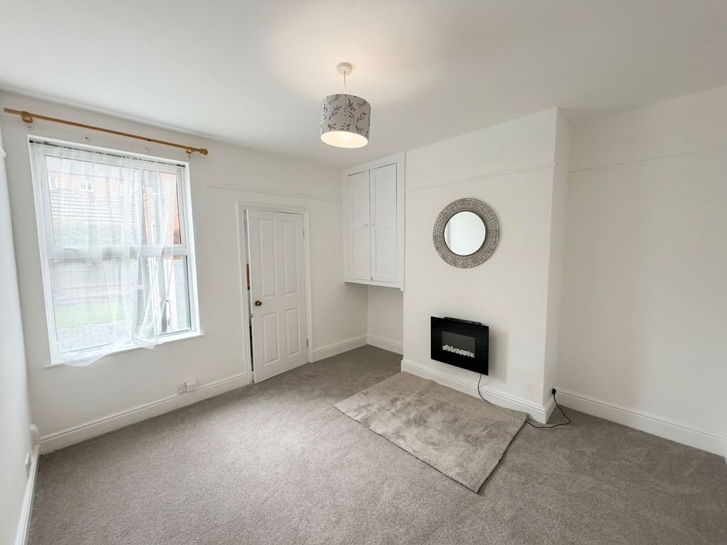 Property photo 3 of 10 Dining Room