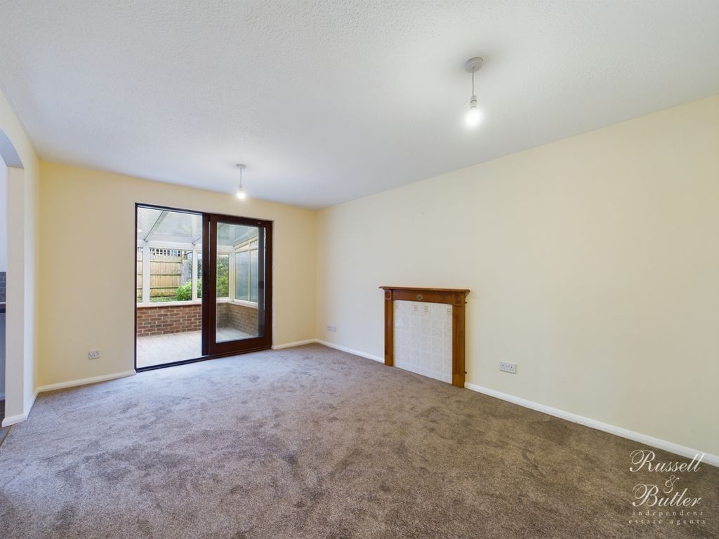 Property photo 3 of 14 Cam01995G0-Pr0237-Still014