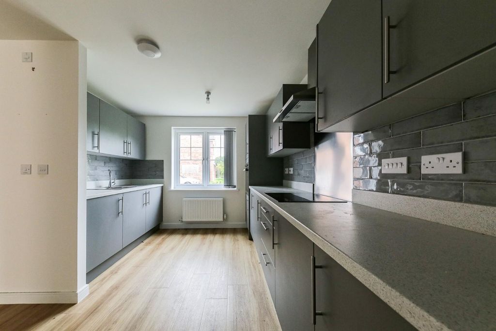 Property photo 3 of 15 Kitchen