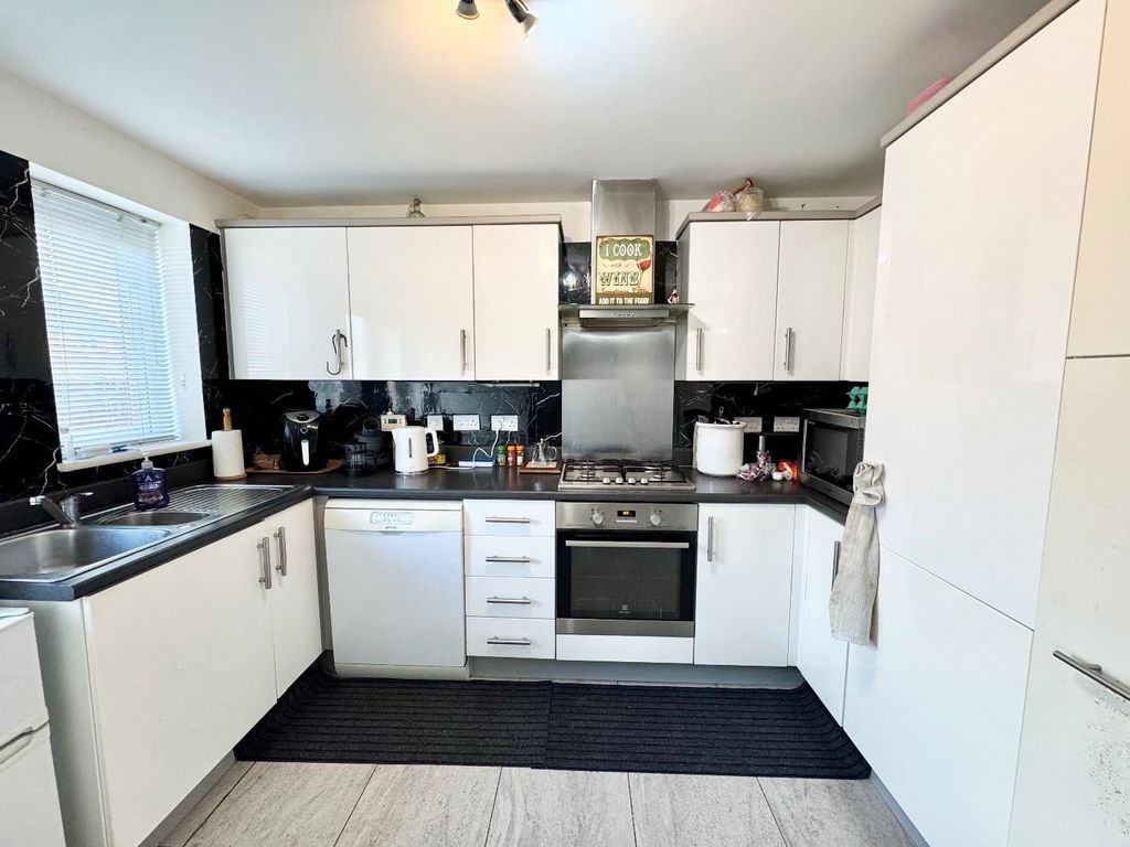 Property photo 2 of 14 Kitchen