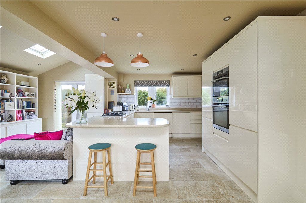 Property photo 2 of 24 Breakfast Bar