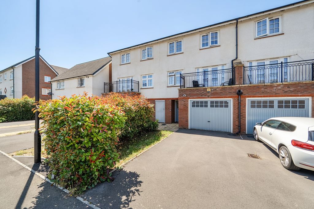 Property photo 1 of 11 148422436A3E77A3574d5