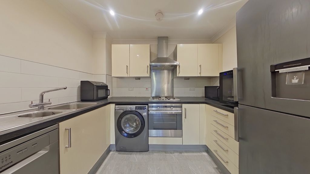 Property photo 2 of 12 Kitchen