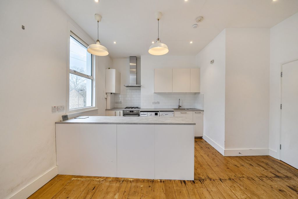 Property photo 3 of 14 1429251-10-69B818...